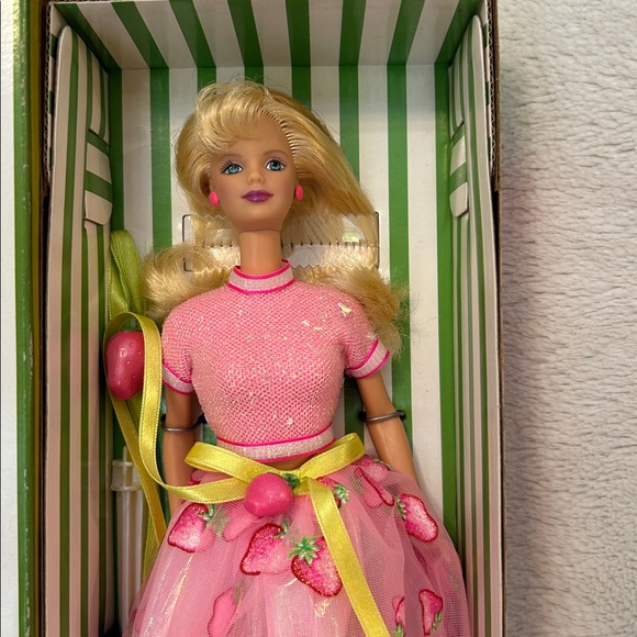 Mattel Barbie Strawberry Sorbet Doll - Picture 2 of 9